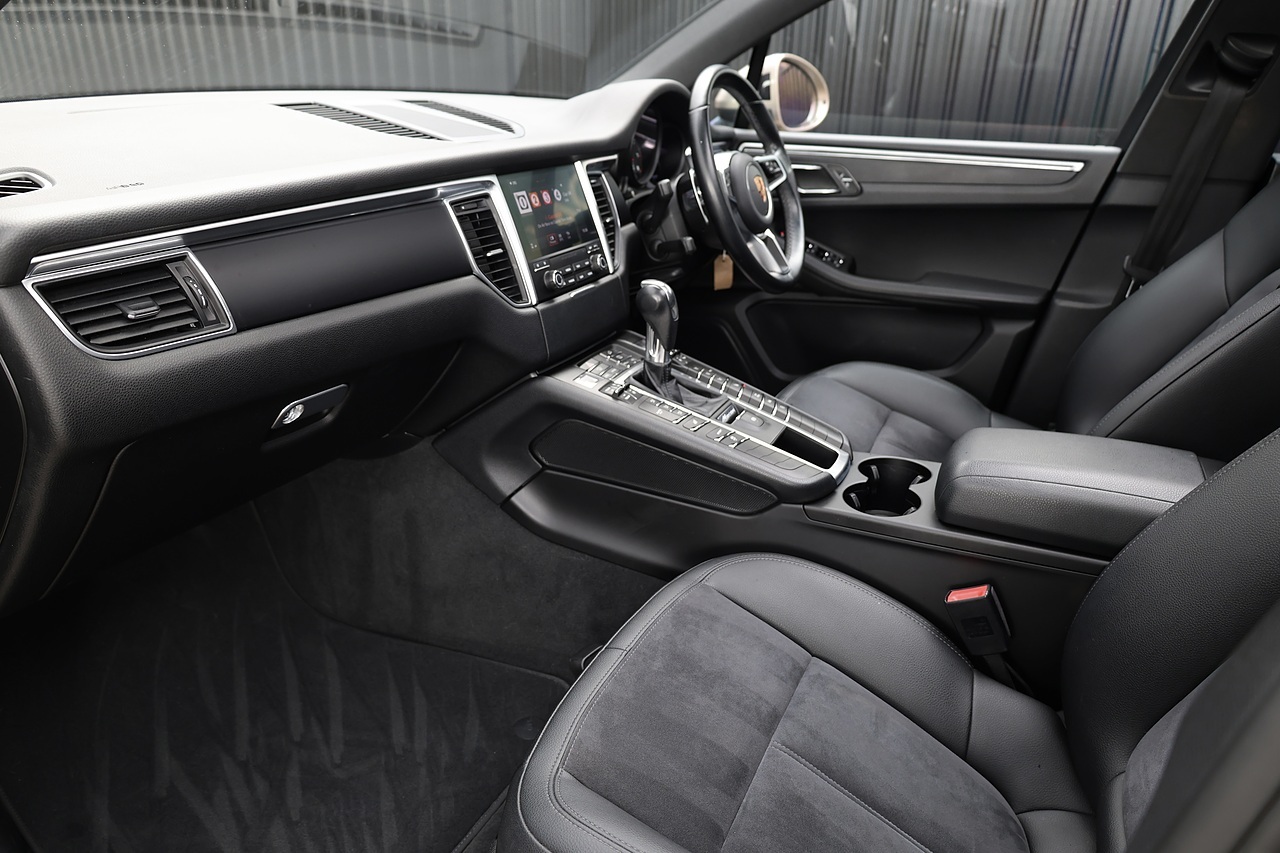 Porsche Macan T 1 Lady Owner + Full Porsche Main Dealer + Individually Specified - Large 2