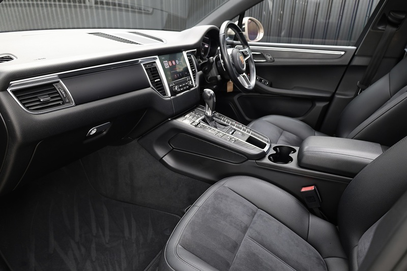 Porsche Macan T 1 Lady Owner + Full Porsche Main Dealer + Individually Specified Image 2