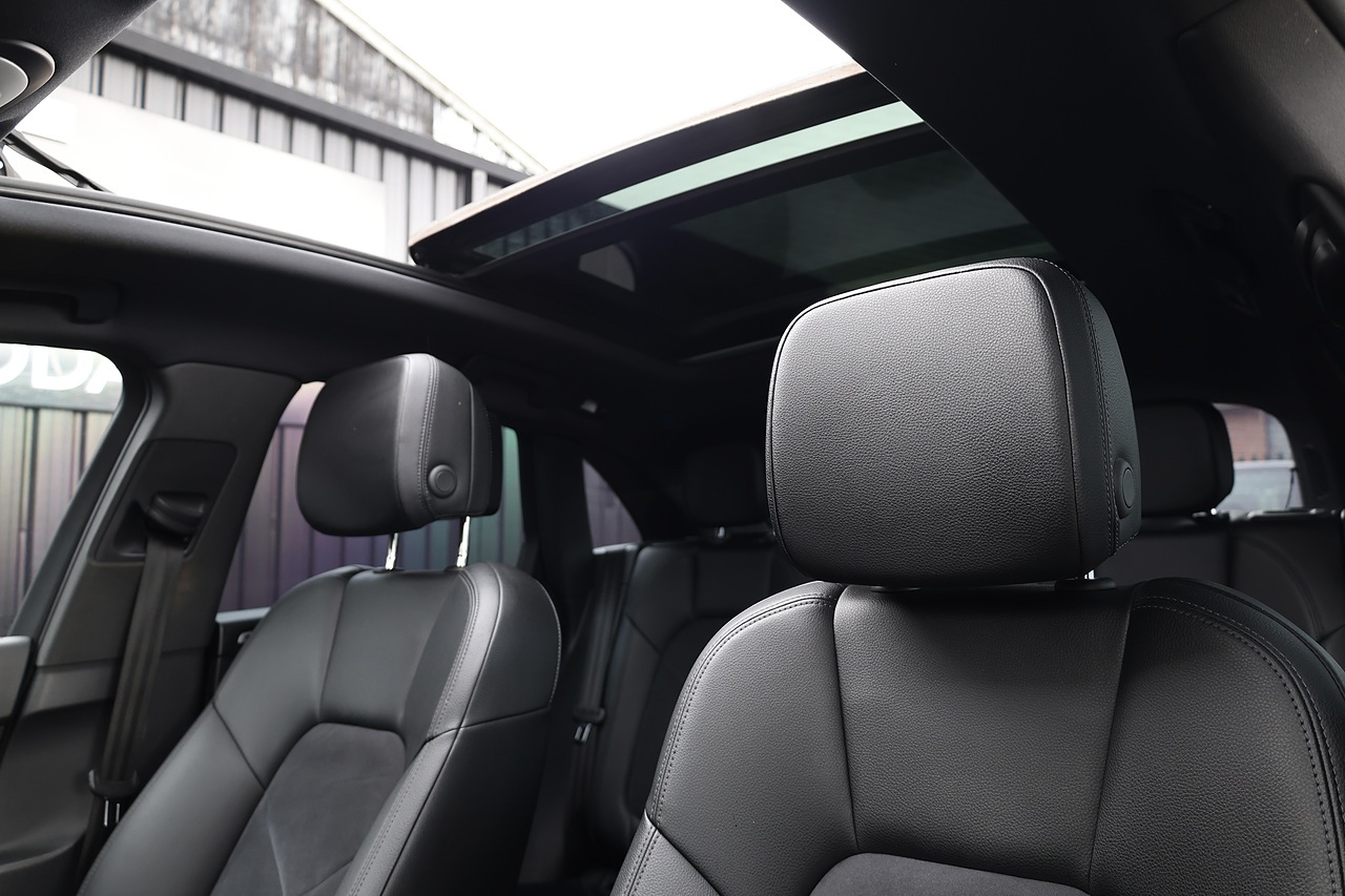 Porsche Macan T 1 Lady Owner + Full Porsche Main Dealer + Individually Specified - Large 7