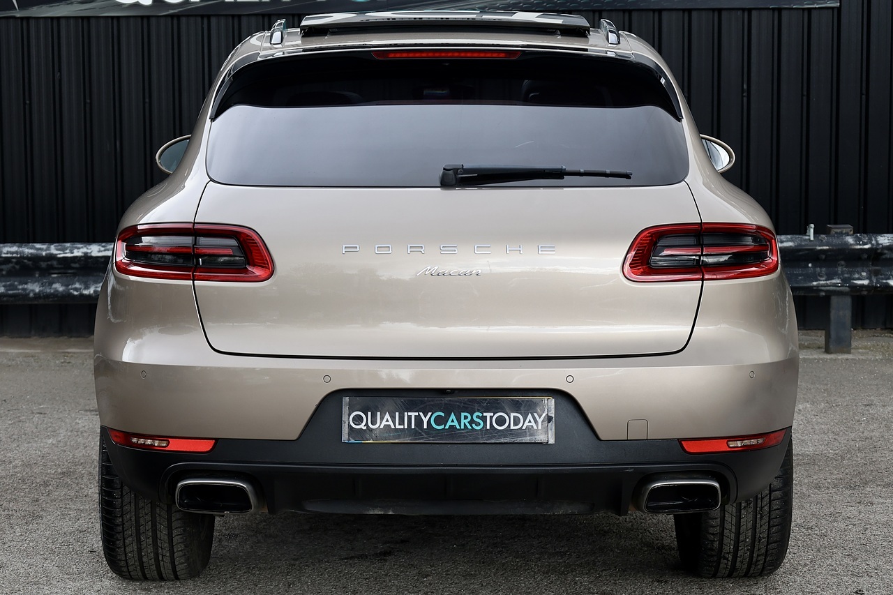 Porsche Macan T 1 Lady Owner + Full Porsche Main Dealer + Individually Specified - Large 4
