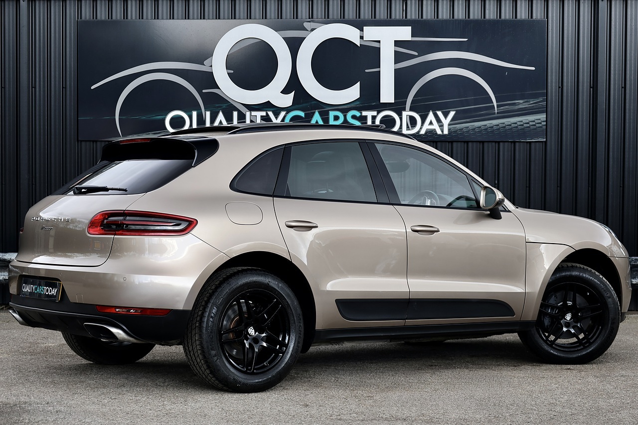 Porsche Macan T 1 Lady Owner + Full Porsche Main Dealer + Individually Specified - Large 11