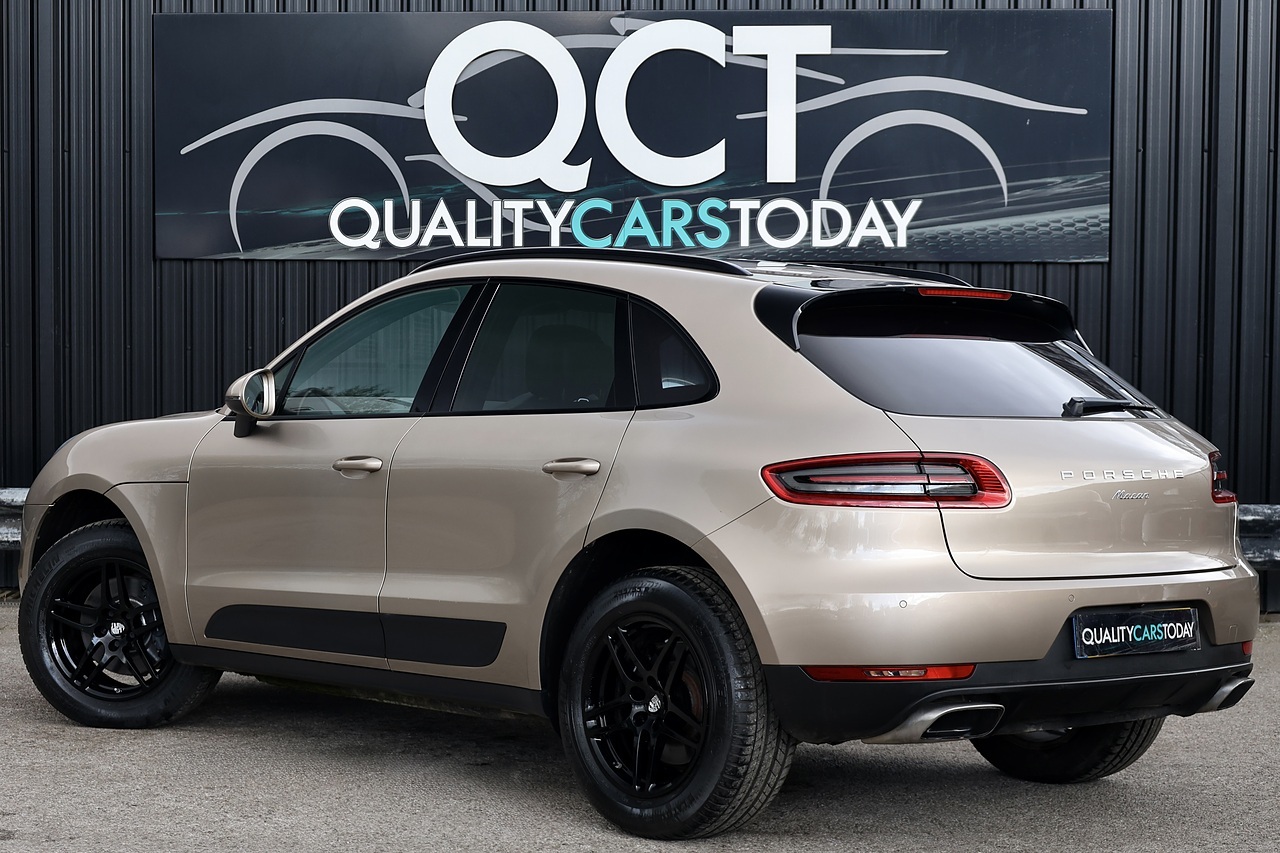 Porsche Macan T 1 Lady Owner + Full Porsche Main Dealer + Individually Specified - Large 10