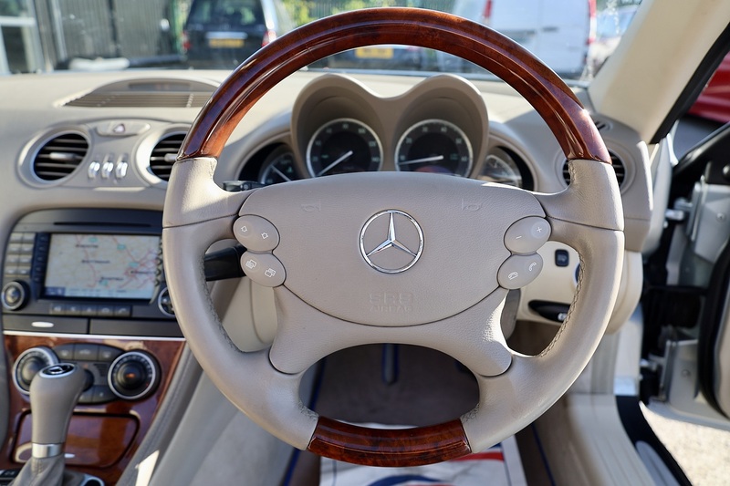 Mercedes-Benz SL 350 Last Lady Owner since 2016 + Pano Roof Image 20