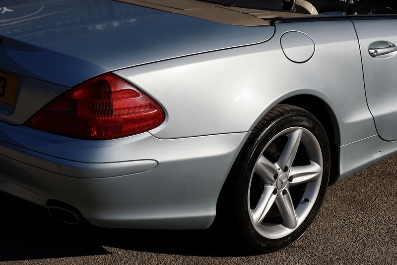 Mercedes-Benz SL 350 Last Lady Owner since 2016 + Pano Roof Image 21