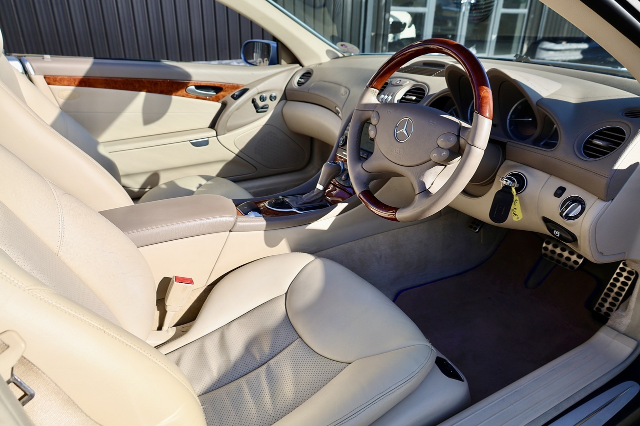 Mercedes-Benz SL 350 Last Lady Owner since 2016 + Pano Roof - Large 6