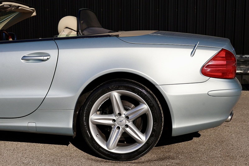 Mercedes-Benz SL 350 Last Lady Owner since 2016 + Pano Roof Image 31