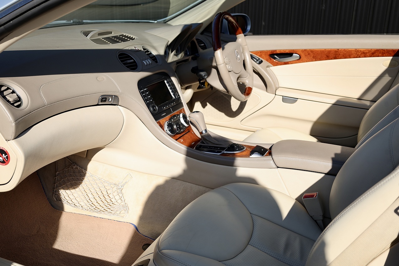 Mercedes-Benz SL 350 Last Lady Owner since 2016 + Pano Roof - Large 2
