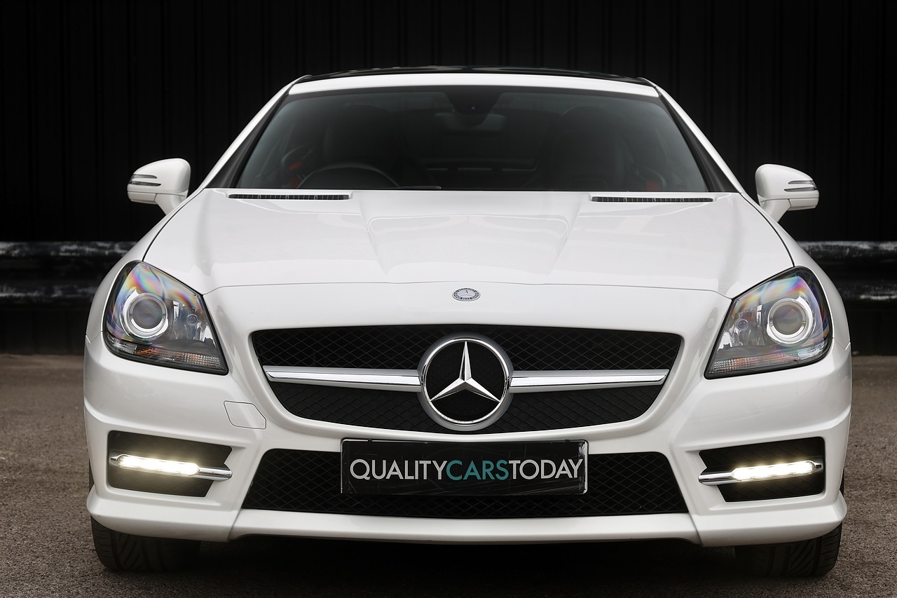 Mercedes-Benz SLK 200 AMG Sport 2 Former Keepers + FSH + Air Scarf - Large 3