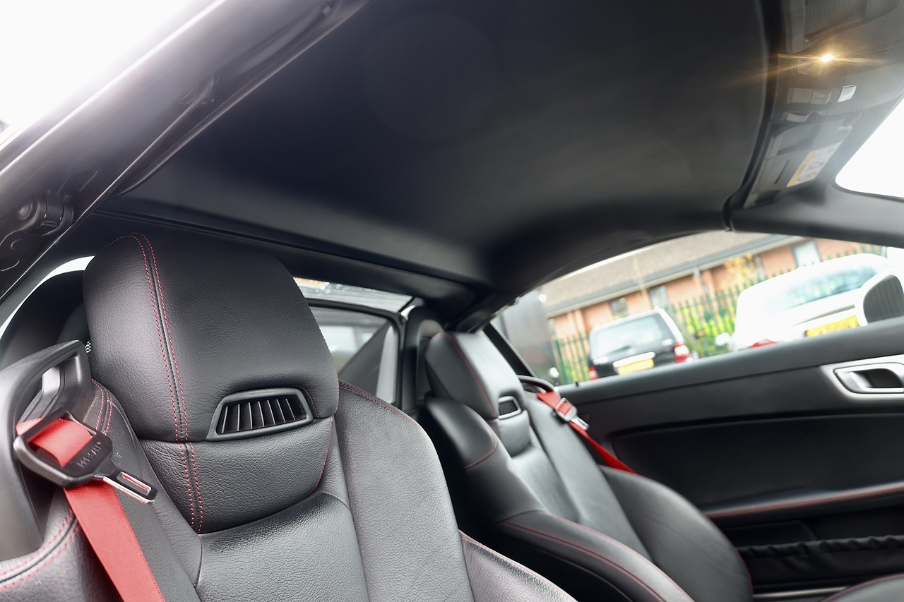 Mercedes-Benz SLK 200 AMG Sport 2 Former Keepers + FSH + Air Scarf - Large 9