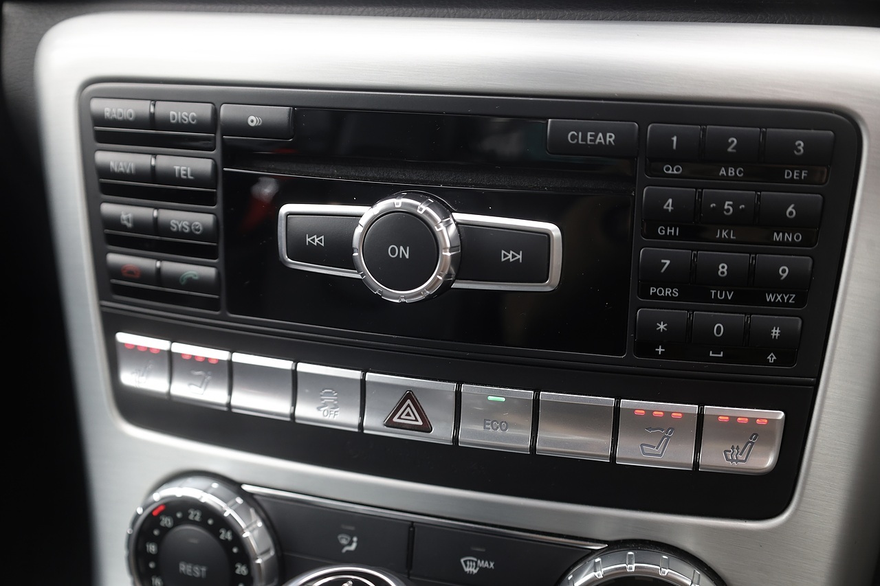 Mercedes-Benz SLK 200 AMG Sport 2 Former Keepers + FSH + Air Scarf - Large 18