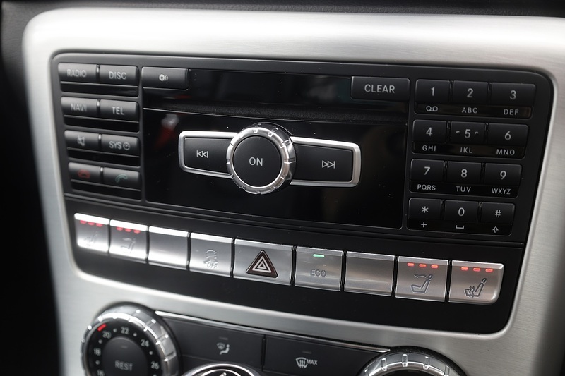 Mercedes-Benz SLK 200 AMG Sport 2 Former Keepers + FSH + Air Scarf Image 18