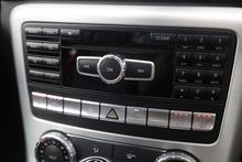 Mercedes-Benz SLK 200 AMG Sport 2 Former Keepers + FSH + Air Scarf - Thumb 18