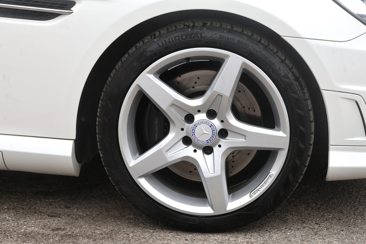 Mercedes-Benz SLK 200 AMG Sport 2 Former Keepers + FSH + Air Scarf - Large 36