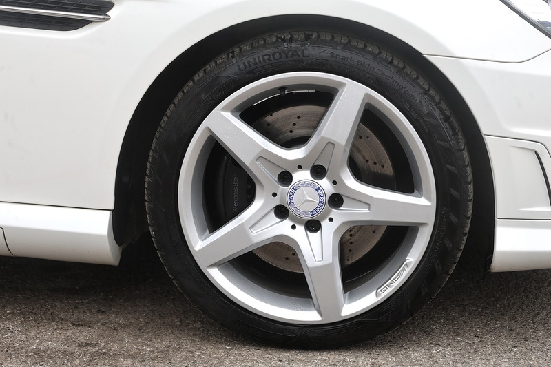 Mercedes-Benz SLK 200 AMG Sport 2 Former Keepers + FSH + Air Scarf Image 36