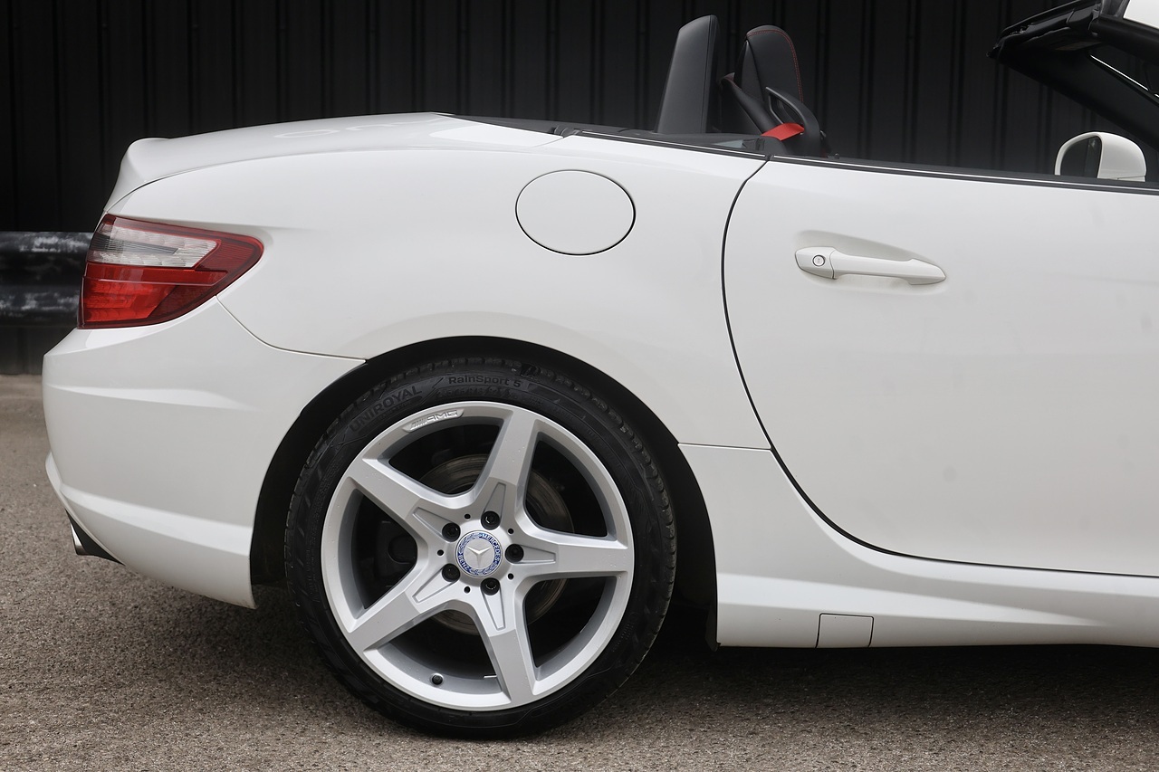 Mercedes-Benz SLK 200 AMG Sport 2 Former Keepers + FSH + Air Scarf - Large 27