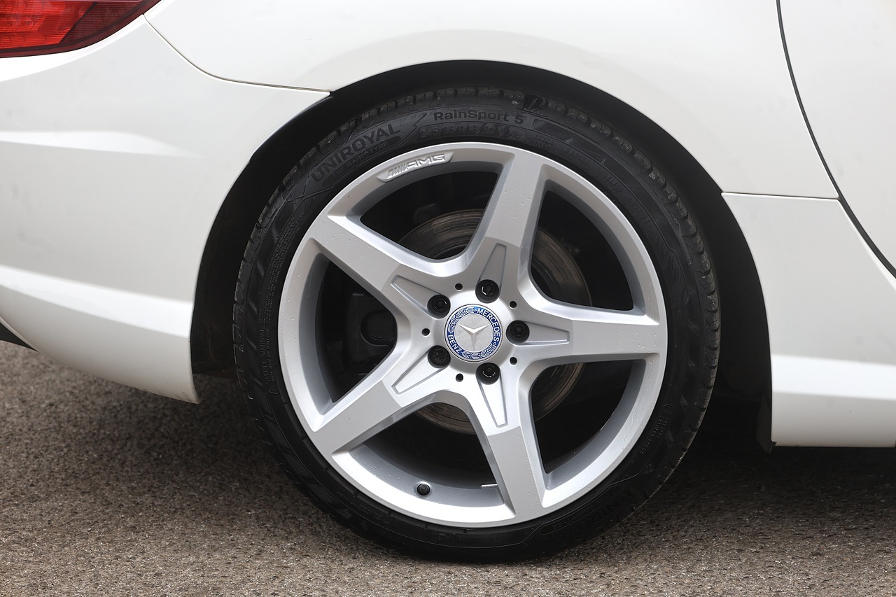 Mercedes-Benz SLK 200 AMG Sport 2 Former Keepers + FSH + Air Scarf - Large 37