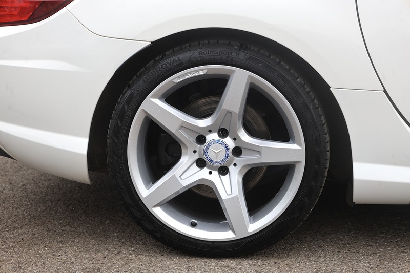 Mercedes-Benz SLK 200 AMG Sport 2 Former Keepers + FSH + Air Scarf Image 37