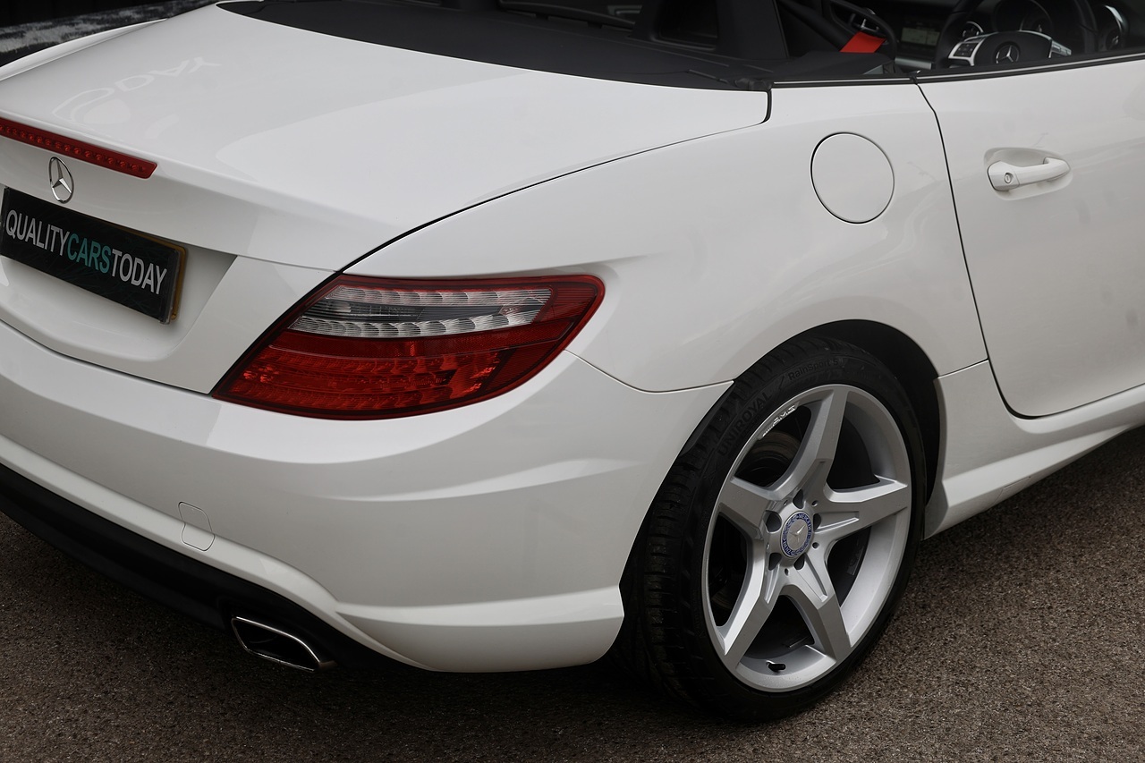 Mercedes-Benz SLK 200 AMG Sport 2 Former Keepers + FSH + Air Scarf - Large 26