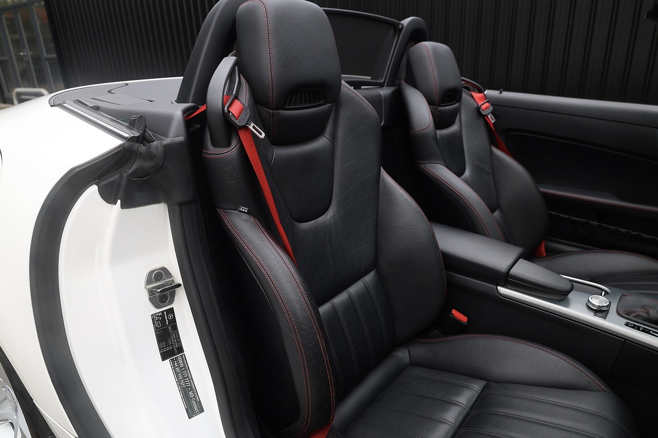 Mercedes-Benz SLK 200 AMG Sport 2 Former Keepers + FSH + Air Scarf - Large 16