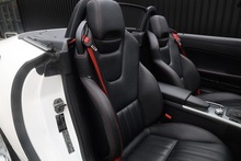Mercedes-Benz SLK 200 AMG Sport 2 Former Keepers + FSH + Air Scarf - Thumb 16