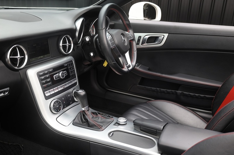 Mercedes-Benz SLK 200 AMG Sport 2 Former Keepers + FSH + Air Scarf Image 14