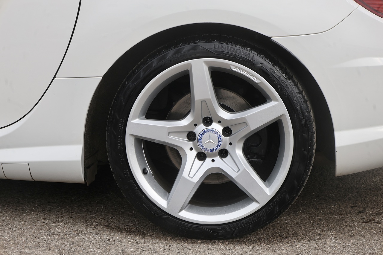 Mercedes-Benz SLK 200 AMG Sport 2 Former Keepers + FSH + Air Scarf - Large 38