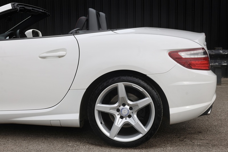 Mercedes-Benz SLK 200 AMG Sport 2 Former Keepers + FSH + Air Scarf Image 34