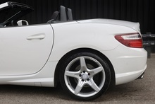 Mercedes-Benz SLK 200 AMG Sport 2 Former Keepers + FSH + Air Scarf - Thumb 34