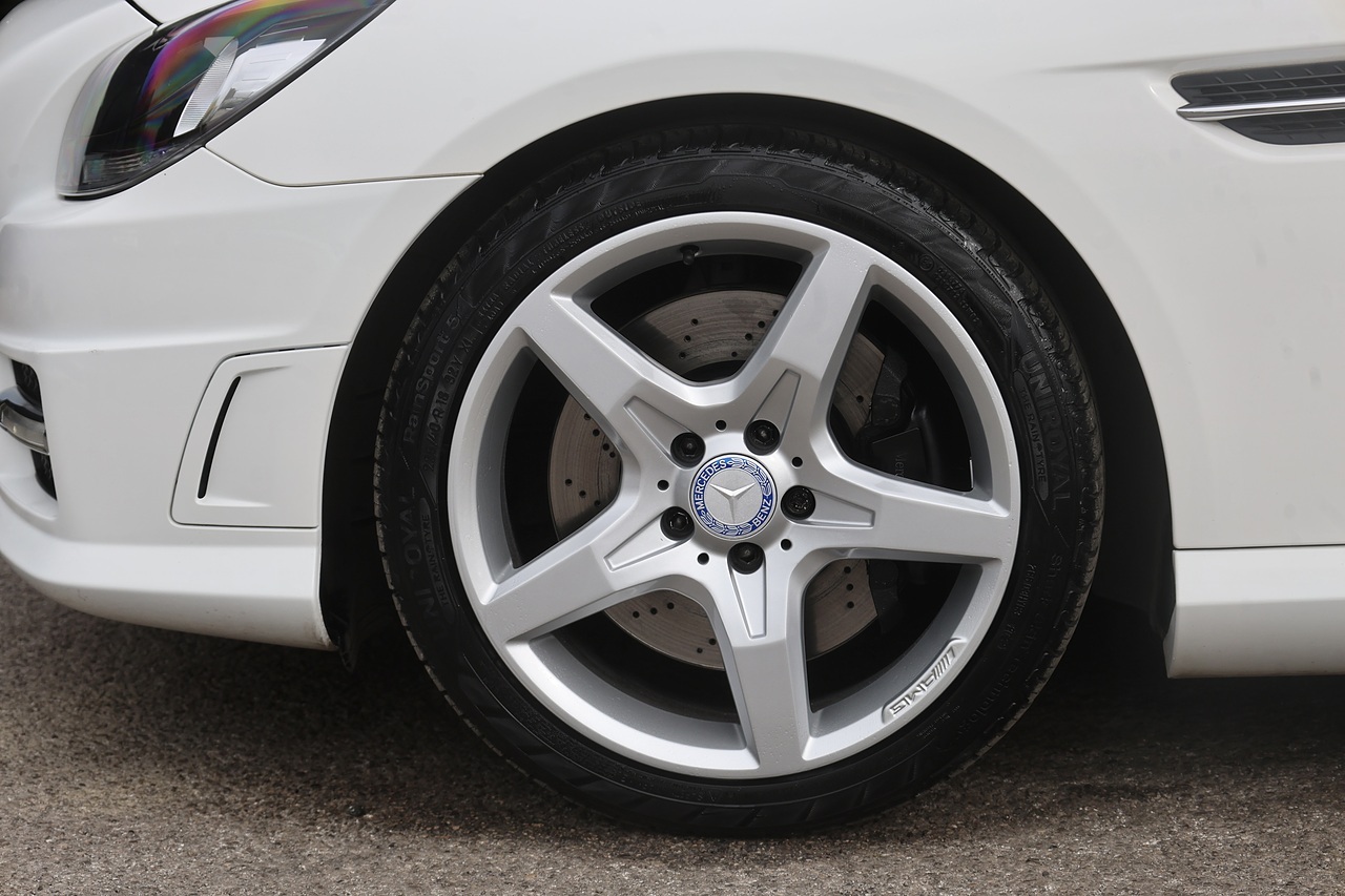 Mercedes-Benz SLK 200 AMG Sport 2 Former Keepers + FSH + Air Scarf - Large 39