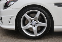 Mercedes-Benz SLK 200 AMG Sport 2 Former Keepers + FSH + Air Scarf - Thumb 39