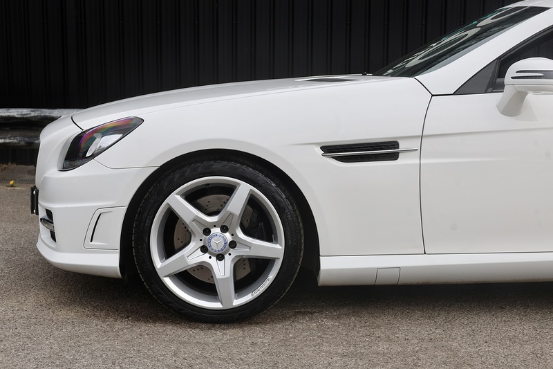 Mercedes-Benz SLK 200 AMG Sport 2 Former Keepers + FSH + Air Scarf Image 33