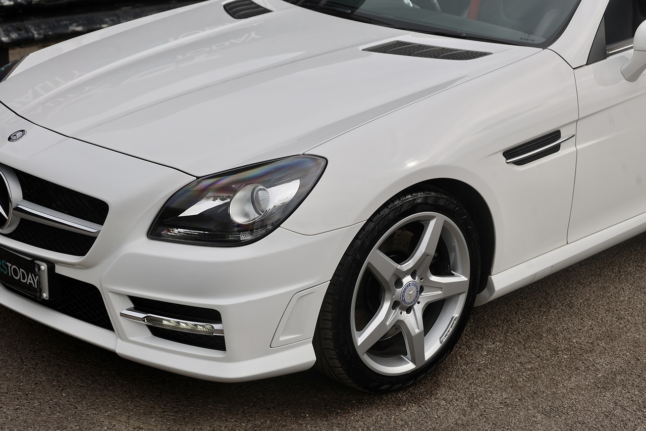 Mercedes-Benz SLK 200 AMG Sport 2 Former Keepers + FSH + Air Scarf - Large 32