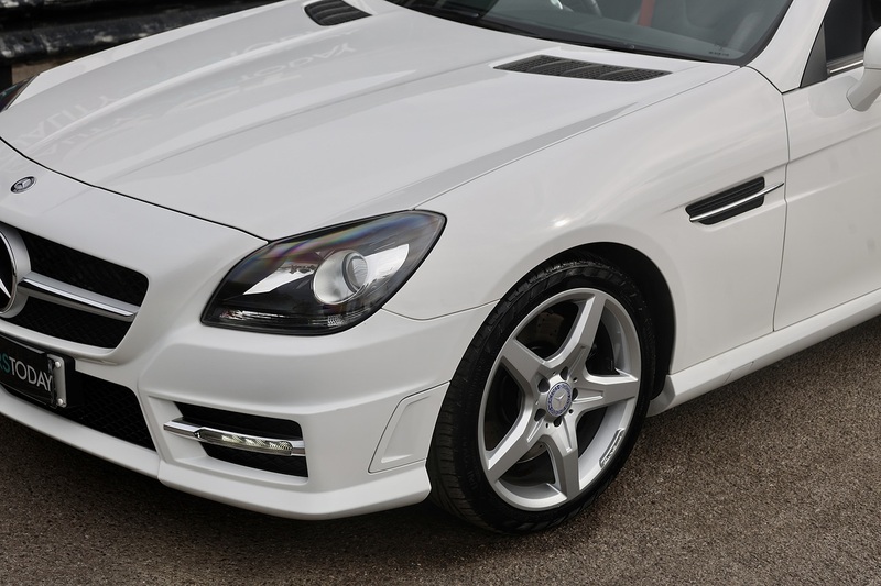 Mercedes-Benz SLK 200 AMG Sport 2 Former Keepers + FSH + Air Scarf Image 32