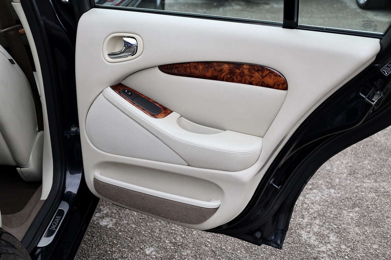 Jaguar S-Type SE High Luxury Pack 1 Former Keeper + 18 Services + High Luxury Pack + Sunroof - Large 17