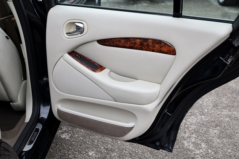 Jaguar S-Type SE High Luxury Pack 1 Former Keeper + 18 Services + High Luxury Pack + Sunroof Image 17