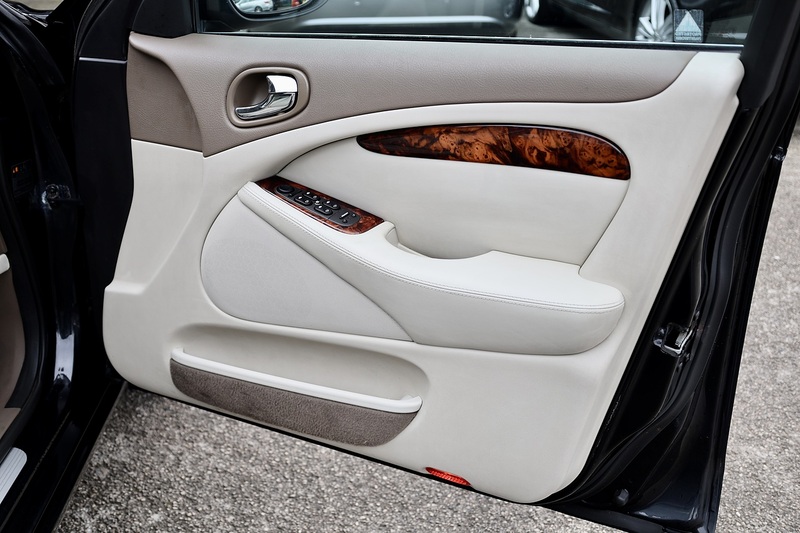 Jaguar S-Type SE High Luxury Pack 1 Former Keeper + 18 Services + High Luxury Pack + Sunroof Image 20