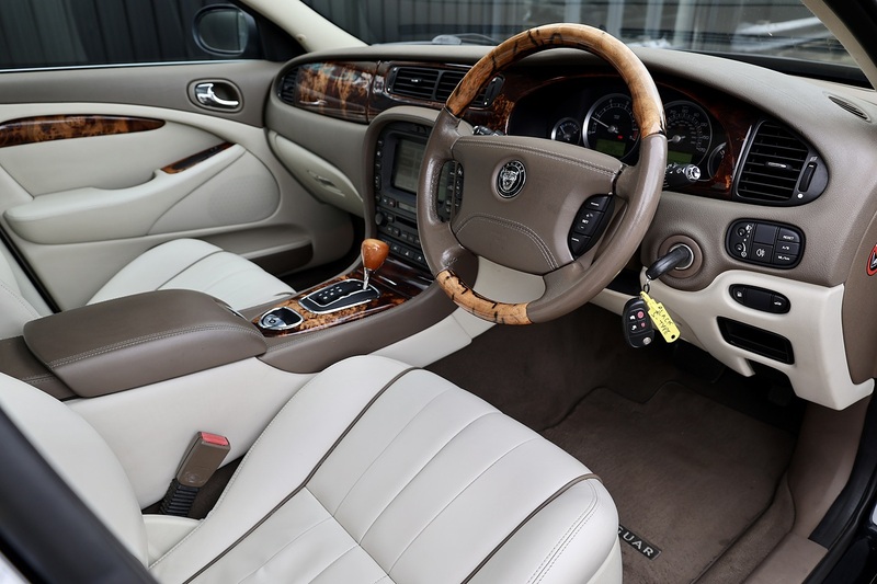 Jaguar S-Type SE High Luxury Pack 1 Former Keeper + 18 Services + High Luxury Pack + Sunroof Image 6