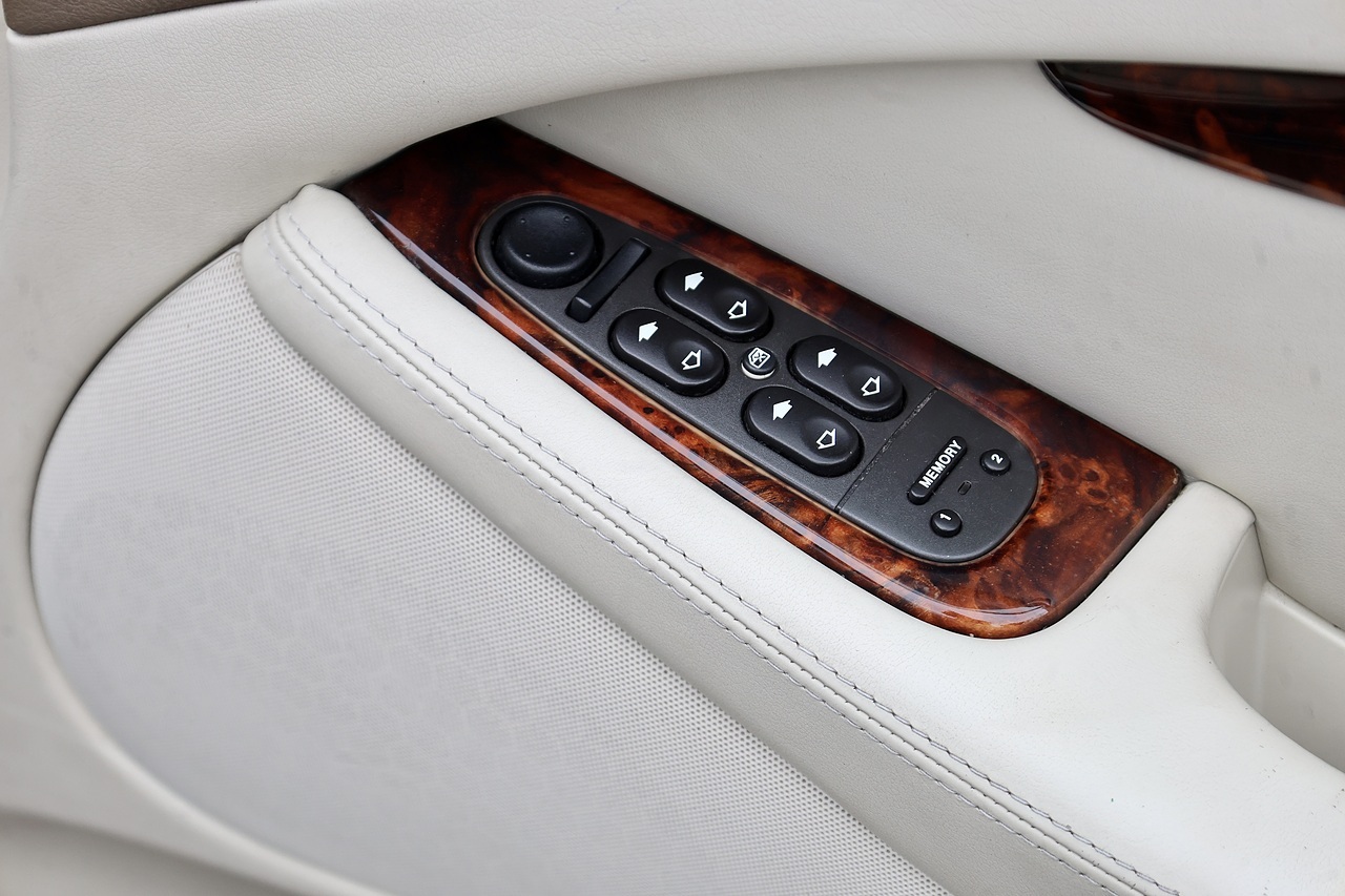 Jaguar S-Type SE High Luxury Pack 1 Former Keeper + 18 Services + High Luxury Pack + Sunroof - Large 22