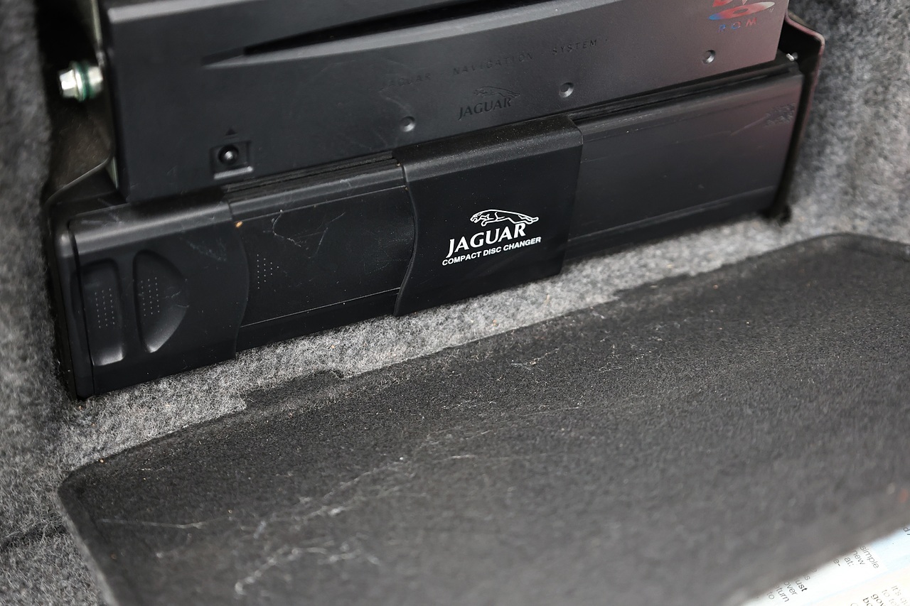 Jaguar S-Type SE High Luxury Pack 1 Former Keeper + 18 Services + High Luxury Pack + Sunroof - Large 28