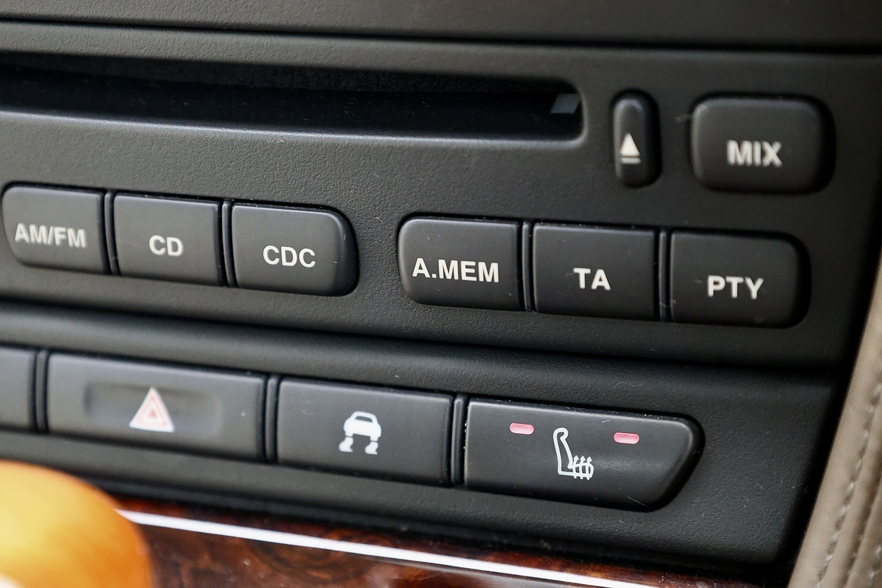 Jaguar S-Type SE High Luxury Pack 1 Former Keeper + 18 Services + High Luxury Pack + Sunroof - Large 33