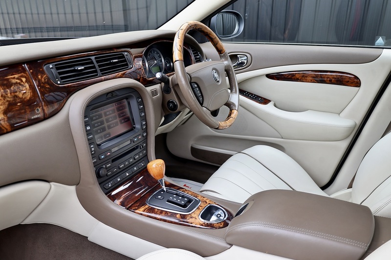 Jaguar S-Type SE High Luxury Pack 1 Former Keeper + 18 Services + High Luxury Pack + Sunroof Image 9