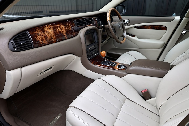 Jaguar S-Type SE High Luxury Pack 1 Former Keeper + 18 Services + High Luxury Pack + Sunroof Image 2