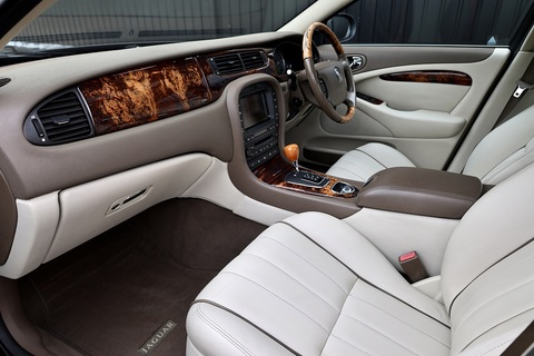 1 Former Keeper + 18 Services + High Luxury Pack + Sunroof