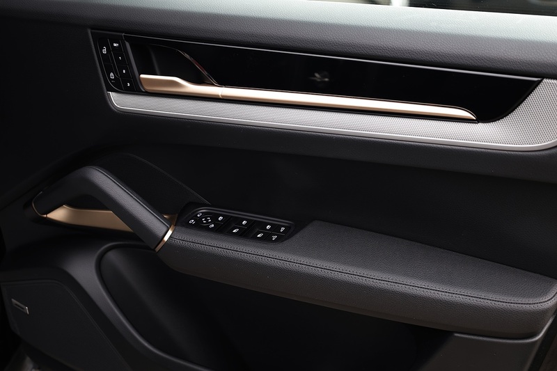 Porsche Cayenne 1 Owner + Porsche Warranty + £80k List Price Image 24