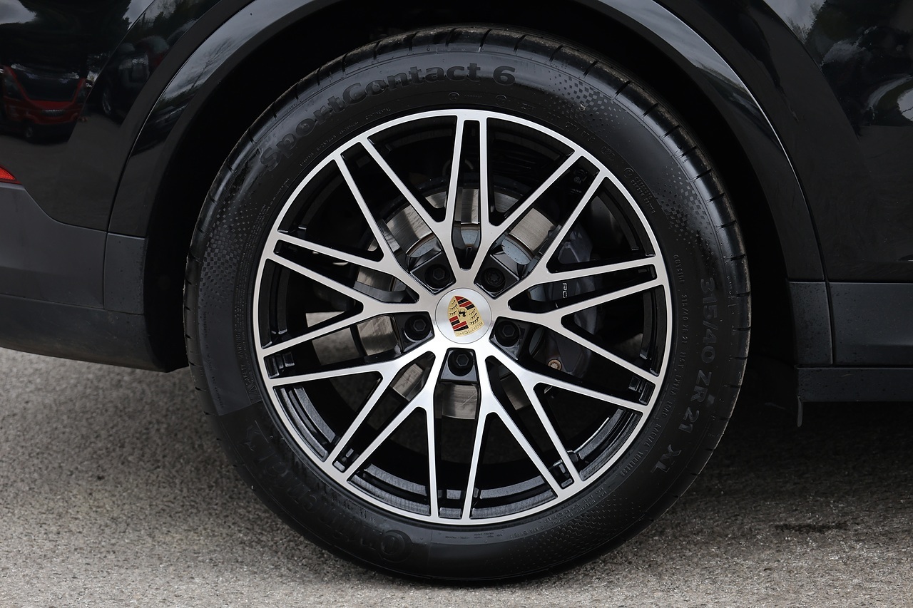 Porsche Cayenne 1 Owner + Porsche Warranty + £80k List Price - Large 40