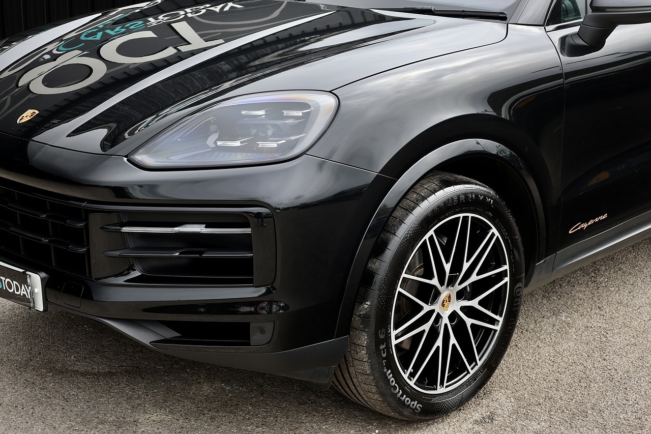 Porsche Cayenne 1 Owner + Porsche Warranty + £80k List Price - Large 35