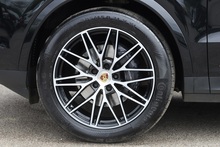 Porsche Cayenne 1 Owner + Porsche Warranty + £80k List Price - Thumb 42