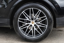 Porsche Cayenne 1 Owner + Porsche Warranty + £80k List Price - Thumb 41