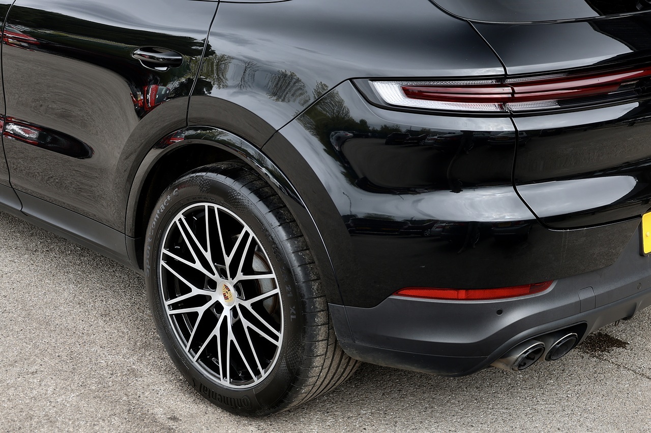 Porsche Cayenne 1 Owner + Porsche Warranty + £80k List Price - Large 38