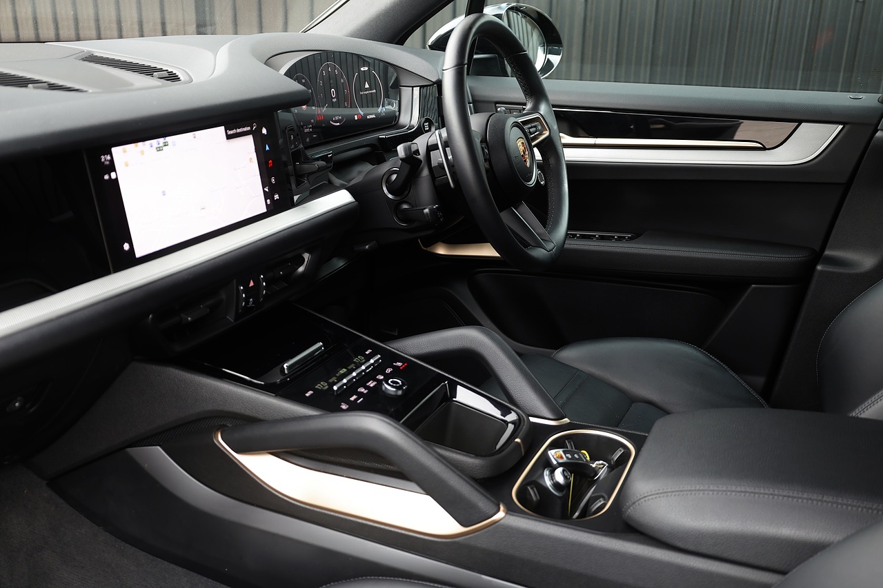 Porsche Cayenne 1 Owner + Porsche Warranty + £80k List Price - Large 8